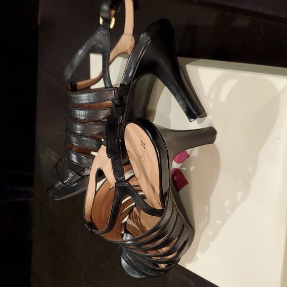 Naturalizer Nolana black leather heels sized 9M - Picture 4 of 4